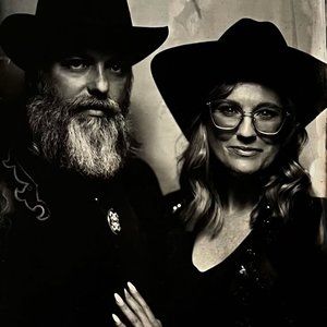 Meet your Posher, Robbie and Amy